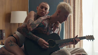 Machine Gun Kelly, YUNGBLUD, Travis Barker - I Think I'm OKAY