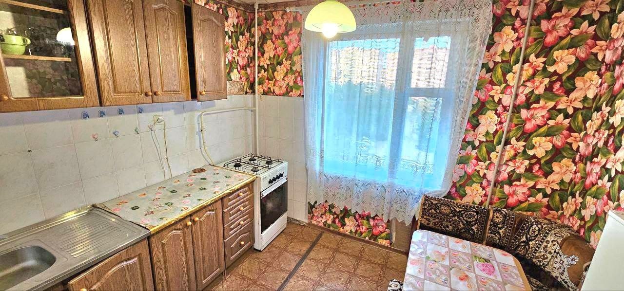 Продам 2-х комнатную квартиру на кв. Мирный (р-н погранзаставы) 5/9 эт., 52,9 кв.м.общ.пл. Комнаты раздельные, с/у раздельный, жилое состояние. . Цена 5,8 млн. руб. +7959-216-43-31 +7959-505-37-17 Елена ...