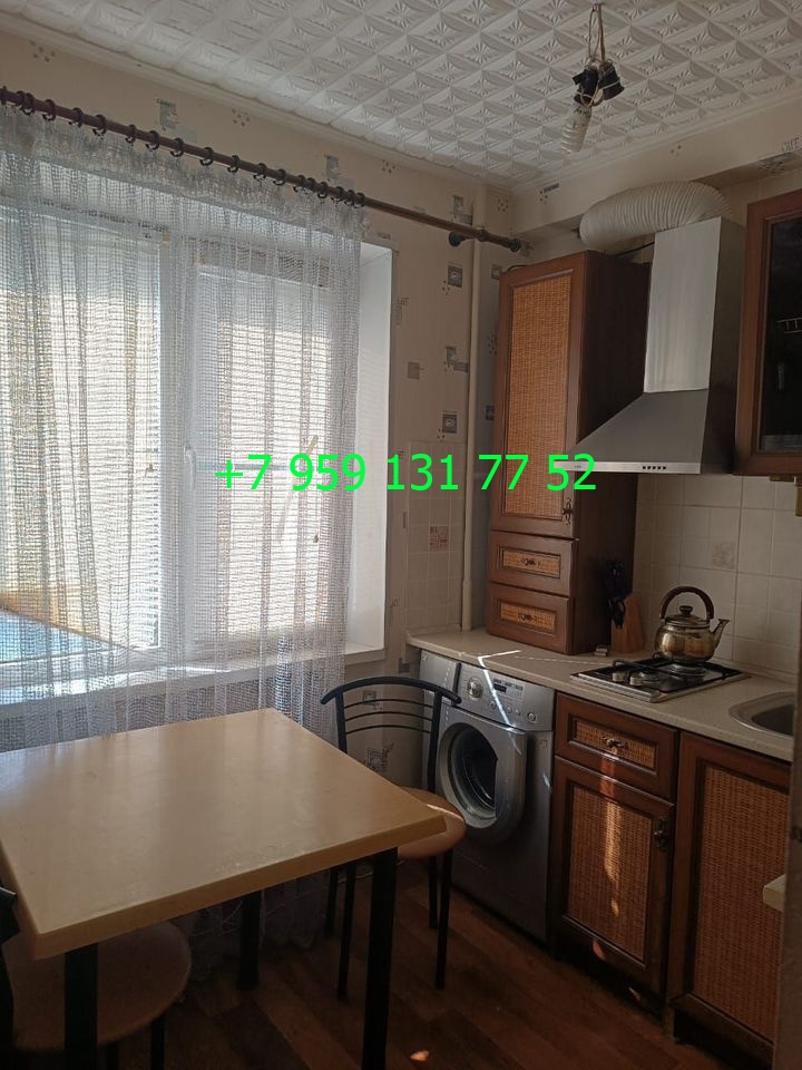 объект 467 Продаётся 1 к.квартира в г.Алчевске р-н СШ 6 ОП - 30 кв, кухня - 6 кв. 2/5 эт.дома Пластиковые окна KBE, пластиковые трубы, на полу качественный линолеум, дверь железная 5 мм, скрытые навесы, кондиционер LG, стиральная машина LG, холодильник Indesit, колонка, газовая печь, вытяжка, счётчики на все ...