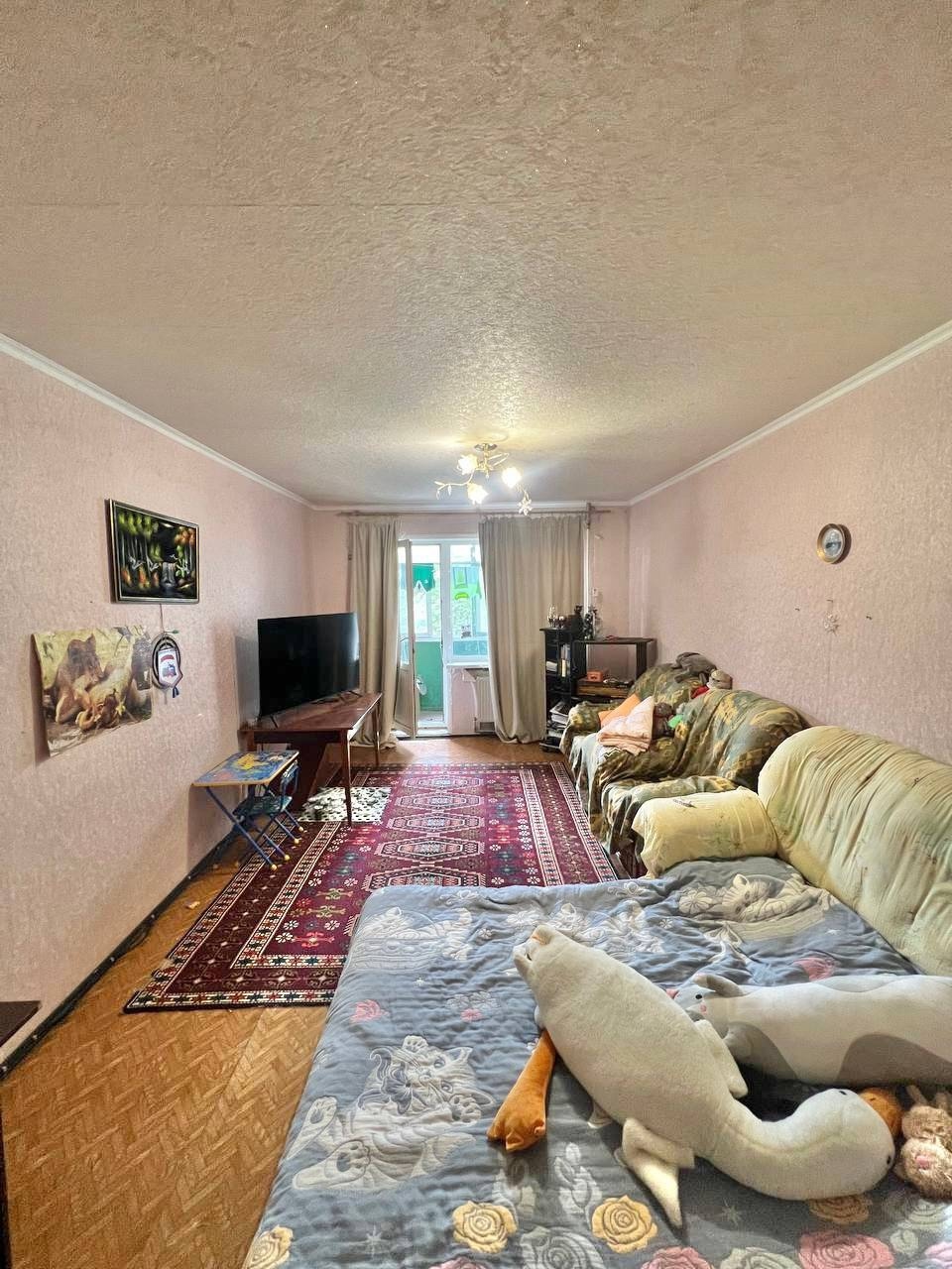 Продам 4-кк с АВТОНОМНЫМ ОТОПЛЕНИЕМ на кв Якира ( район маг. Универсам 1) 4 этаж 9-го дома. Дом полностью был отремонтирован в 2024 году. Общая площадь 80,4 м 2. В квартире жилое состояние. Окна и балконная рама м/п. Отличное месторасположение . Рядом остановка транспорта с очень хорошей развязкой, магазины, ...