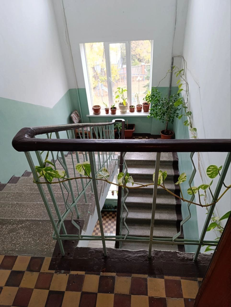 Продам 2-комн. Квартиру на кв. Героев ВОВ. 5/5 60кв. Квартира в жилом состоянии,высокие потолки 3,2м.,на полу паркет. Балкон увеличен и узаконен. Комнаты изолированы,санузел совмещен. Квартире пренадлежит ячейка в подвале. Самый центр города! Цена 9 300 000₽. Тел.+7(959)195-27-88 (telegram), Мила...
