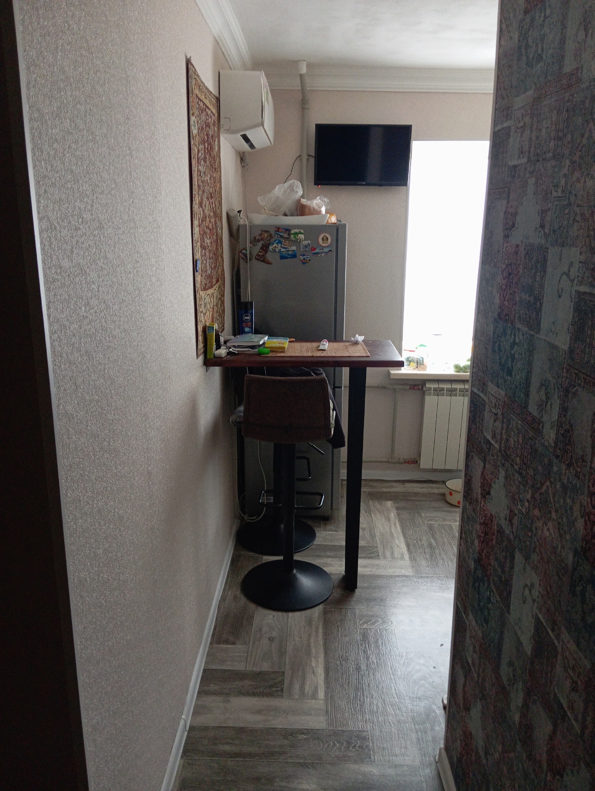 Продам свою квартиру 33м ,5/5, ГБК 5.Район Строй-ленда и ресторана Корона. Ремонт свежий.Дом блочный. Первые этажи магазины. Пол ленолиум, стены и потолки штукатурка, покраска и обои, ванная плитка, потолок пластик. Балкон прошлогодний, сэндвич. Газ, центральное отопление. Зимой теплая, летом кондиционер по ж...